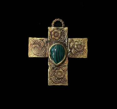 Croix Fleurs et Pierre verte