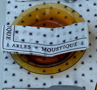 Serviette de table blanche moustique