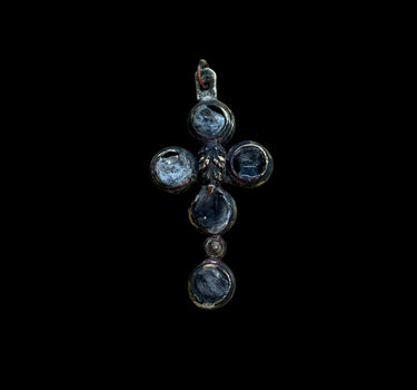 Croix éclats de pierres