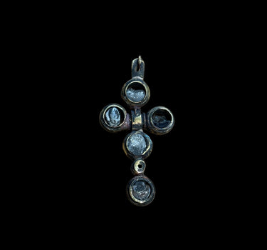 Croix éclats de pierres