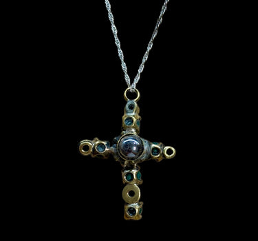 Croix verte & chaine