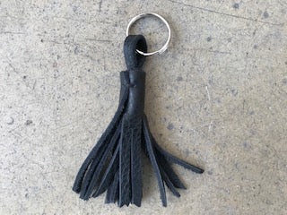 Porte clé Pompom en cuir Noir